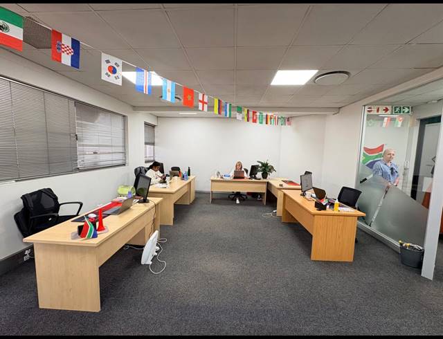 123M² OFFICE TO LET IN MIDRIDGE PARK